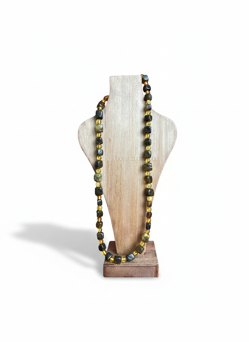 Yetişkin Kehribar Kolye – 47 cm Koyu Kare Taş – Yuvarlak